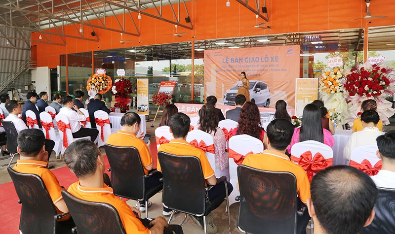 Mitsubishi Bitcar Thanh Hóa bàn giao lô 40 xe cho Công ty TNHH Du lịch và Vận tải Vân Anh