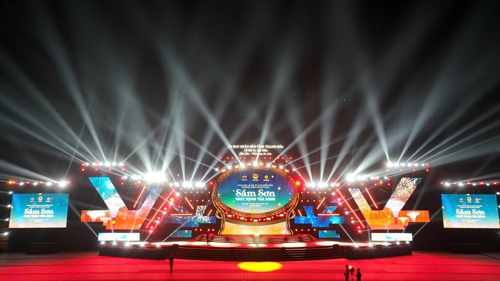 Sầm Sơn khởi đầu mùa hè rực rỡ với chương trình nghệ thuật đặc sắc và màn trình diễn pháo hoa đẳng cấp