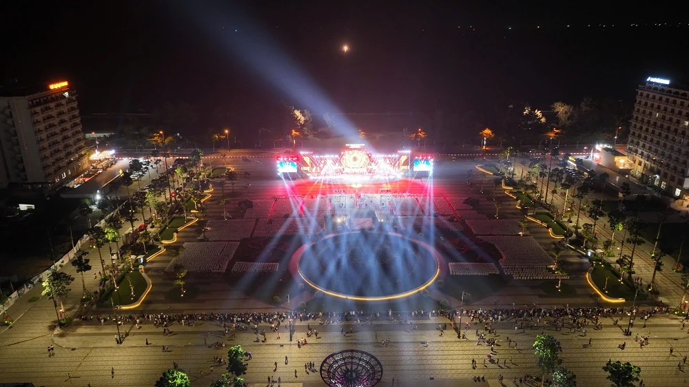 Sầm Sơn khởi đầu mùa hè rực rỡ với chương trình nghệ thuật đặc sắc và màn trình diễn pháo hoa đẳng cấp