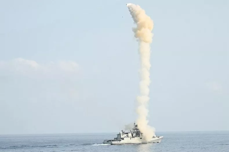 Ấn Độ và Pakistan phô trương sức mạnh hải quân khi căng thẳng hạt nhân gia tăng