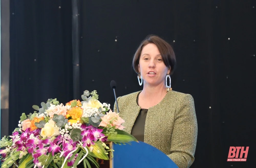 Xây dựng nền hành chính công hiệu năng, hiệu lực, hiệu quả: Kinh nghiệm của Việt Nam, Lào, Australia