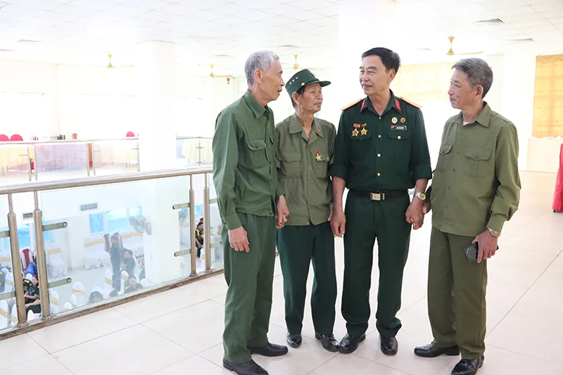 Vẹn nguyên cảm xúc ngày khải hoàn, đất nước trọn niềm vui