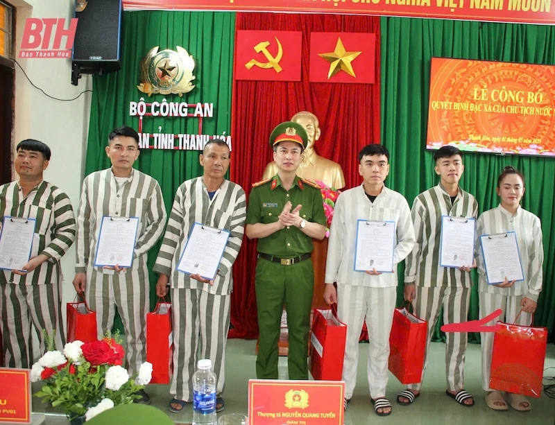 Trại tạm giam công bố quyết định đặc xá của Chủ tịch nước cho 44 phạm nhân