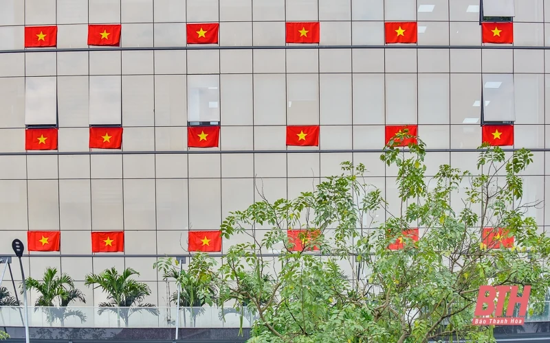 TP Thanh Hóa rực rỡ cờ hoa chào mừng 50 năm thống nhất đất nước