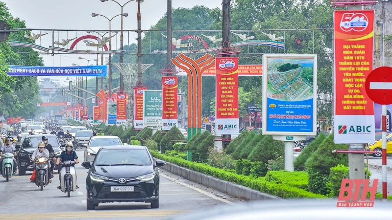 TP Thanh Hóa rực rỡ cờ hoa chào mừng 50 năm thống nhất đất nước