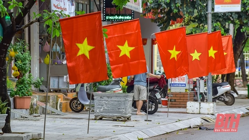 TP Thanh Hóa rực rỡ cờ hoa chào mừng 50 năm thống nhất đất nước