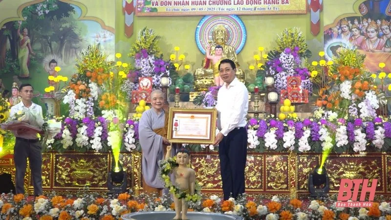 Chùa Tường Vân tổ chức Đại lễ Phật đản Vesak 2025 và đón nhận Huân chương Lao động hạng Ba