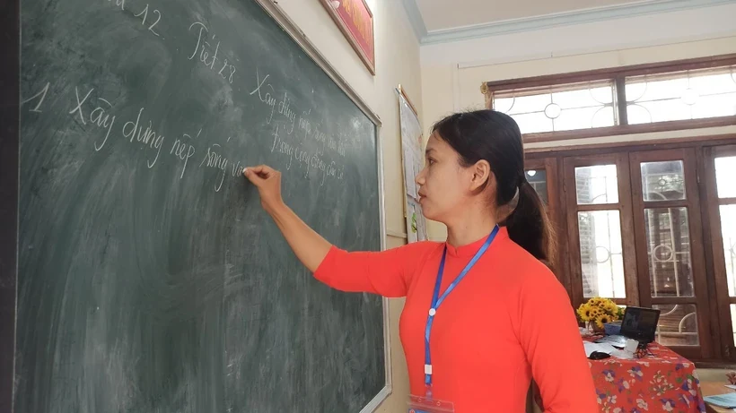 Thủ tướng chỉ đạo khắc phục việc thiếu giáo viên, bảo đảm dạy học 2 buổi mỗi ngày