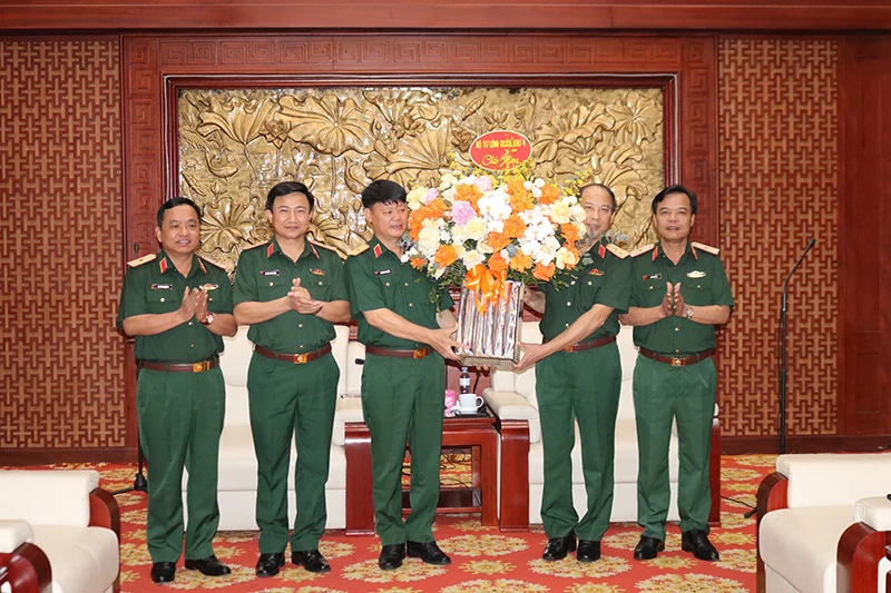 Thiếu tướng Hoàng Duy Chiến làm Phó Tư lệnh Quân khu 4