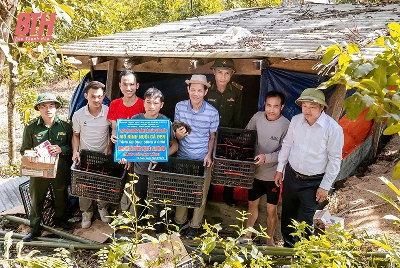 Trưởng bản Tà Cóm làm kinh tế giỏi