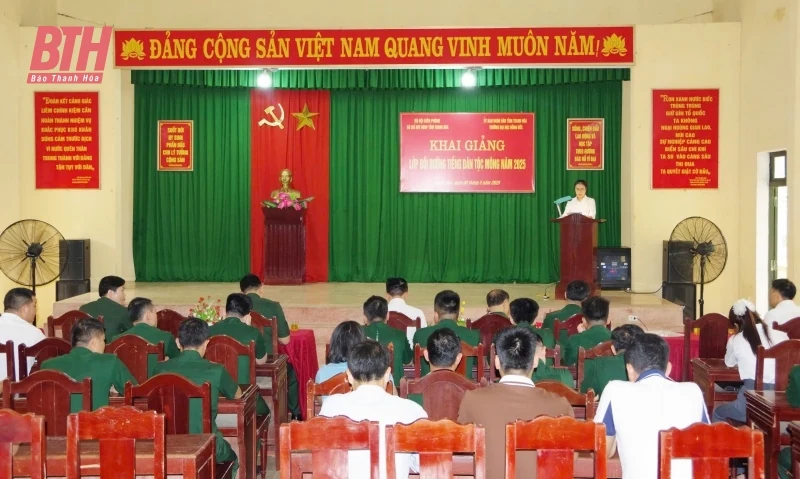 Khai giảng lớp bồi dưỡng tiếng Mông trên địa bàn biên giới