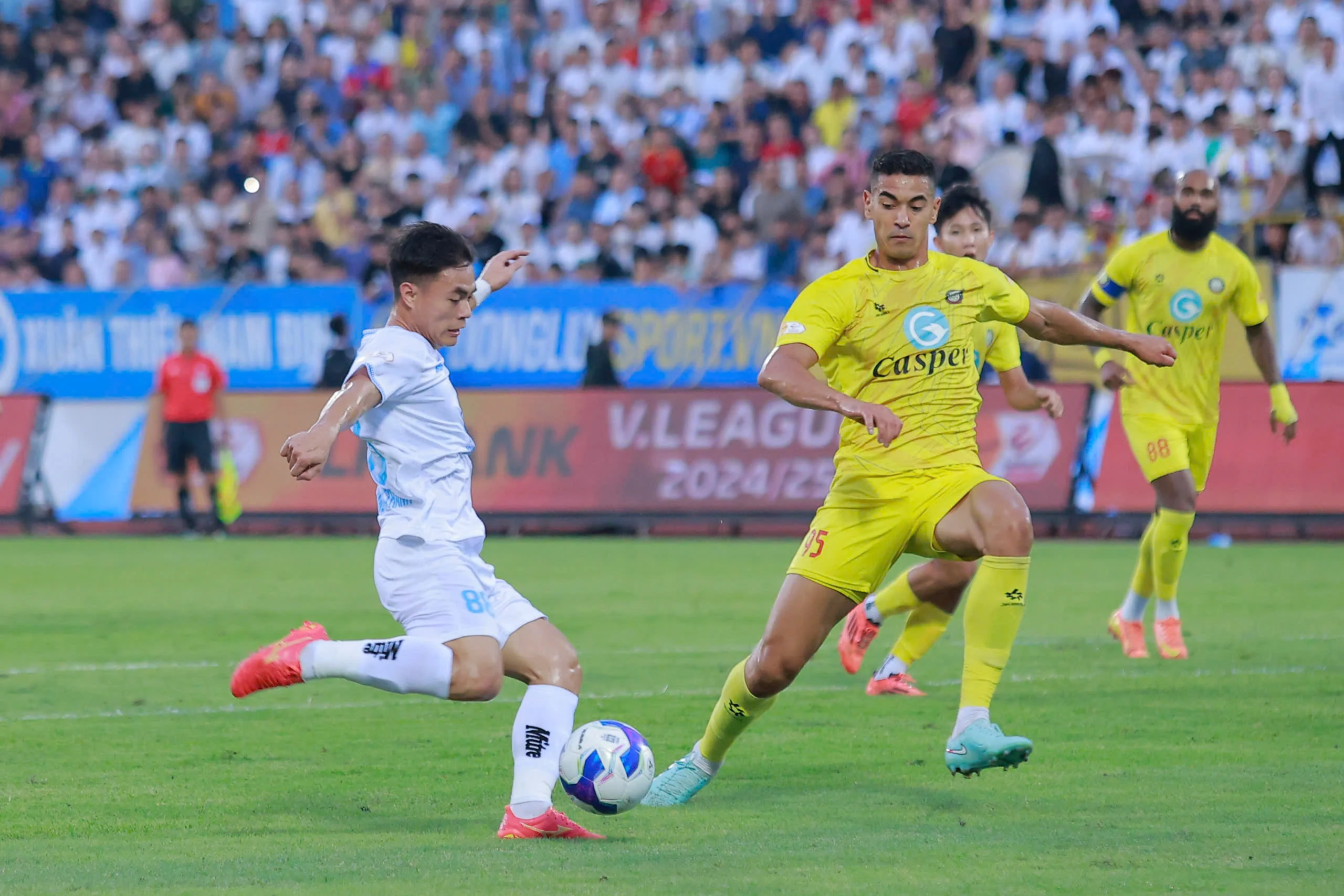 Đông Á Thanh Hóa thất bại tại Thiên Trường trong trận cầu đầy cảm xúc