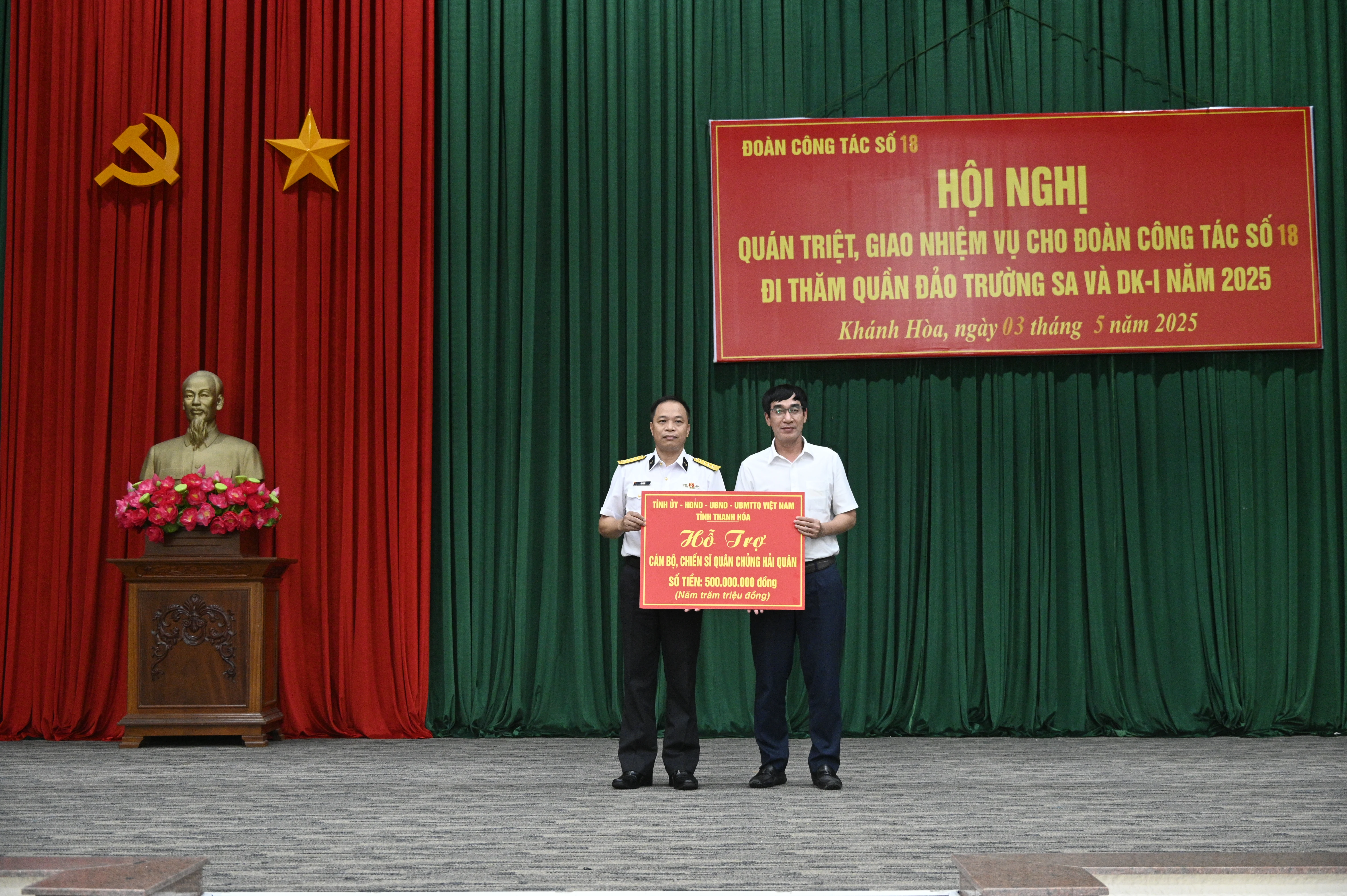 Hướng về Trường Sa thân yêu