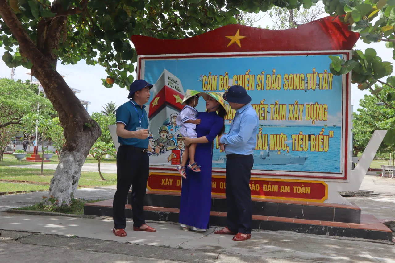 Hướng về Trường Sa thân yêu