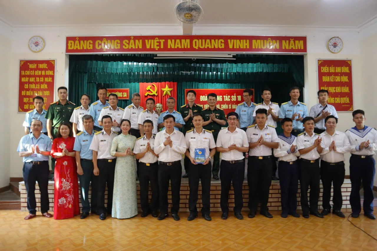 Hướng về Trường Sa thân yêu