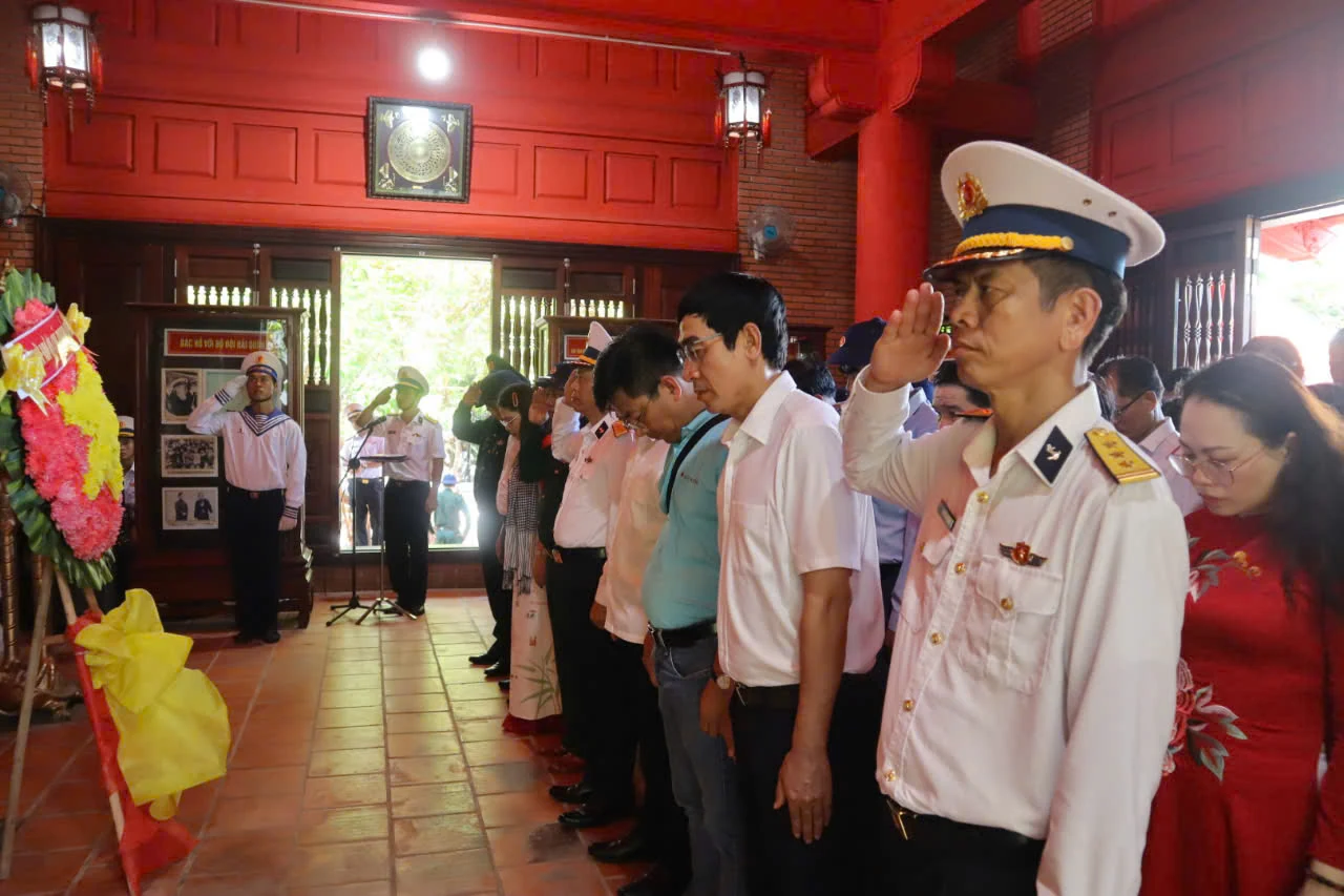 Hướng về Trường Sa thân yêu