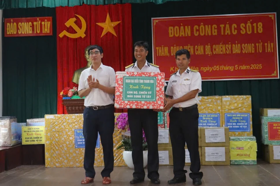 Hướng về Trường Sa thân yêu