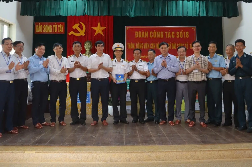 Hướng về Trường Sa thân yêu