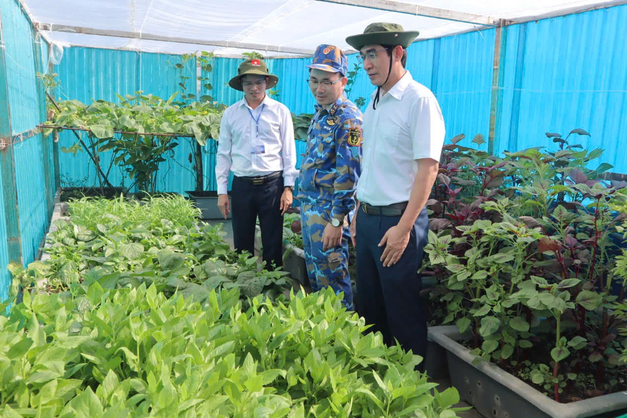 Hướng về Trường Sa thân yêu