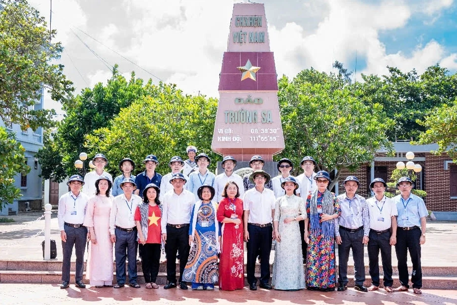 Hướng về Trường Sa thân yêu