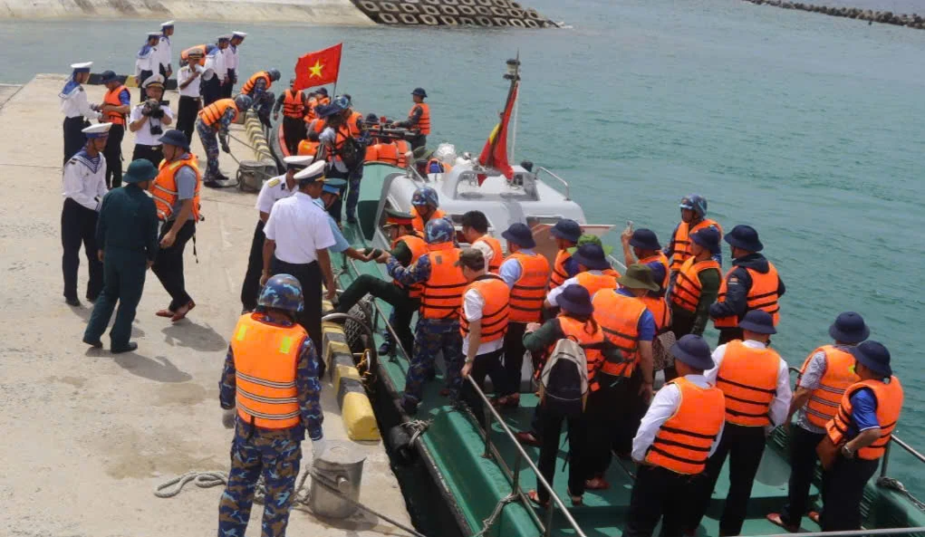 Hướng về Trường Sa thân yêu