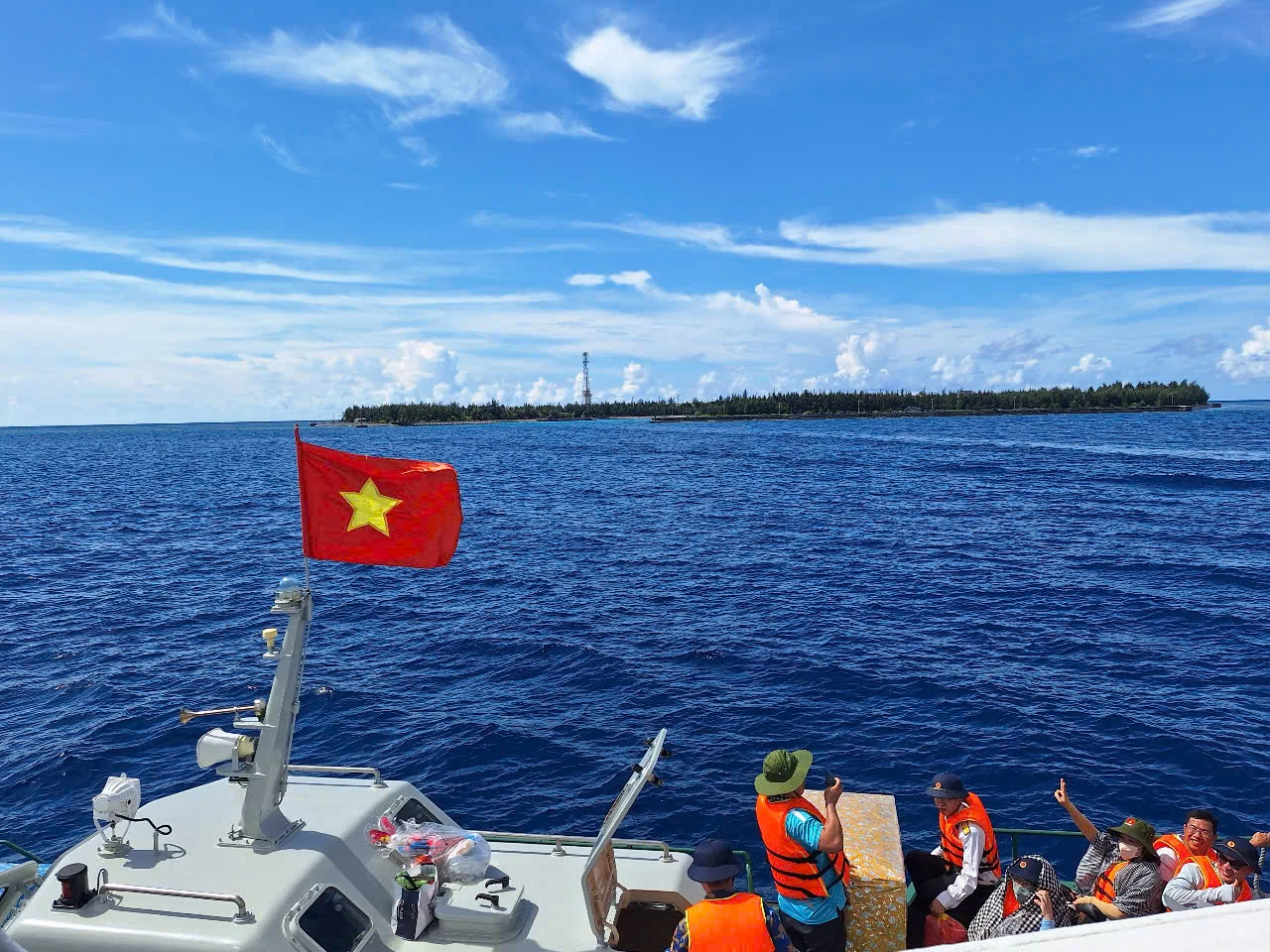 Hướng về Trường Sa thân yêu