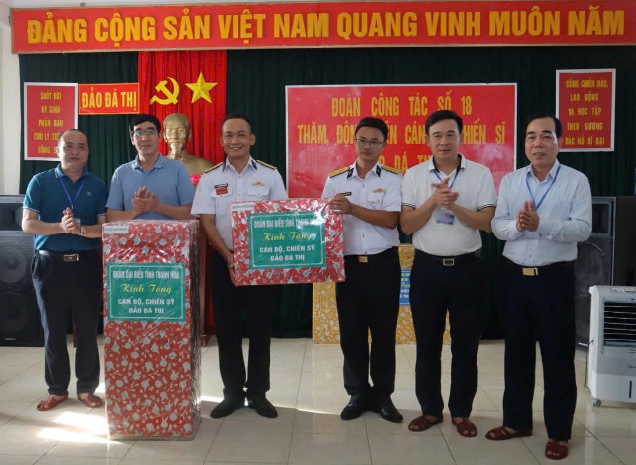 Hướng về Trường Sa thân yêu