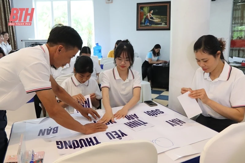 Liên hoan Gia đình nữ công nhân hạnh phúc tiêu biểu