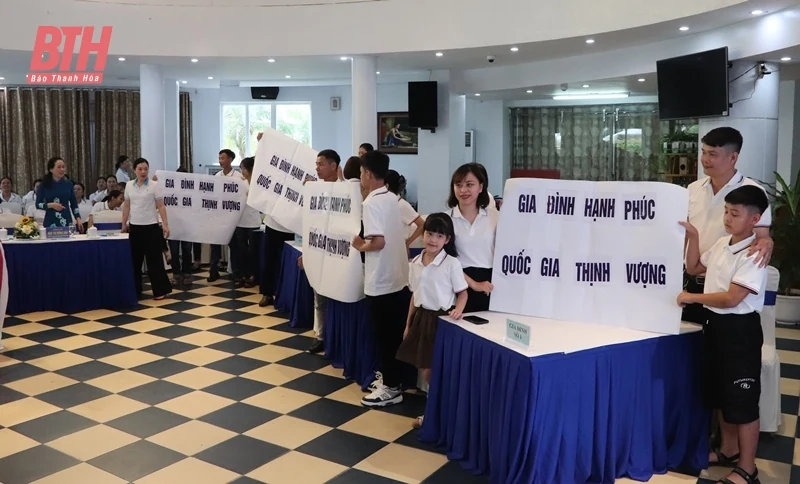 Liên hoan Gia đình nữ công nhân hạnh phúc tiêu biểu