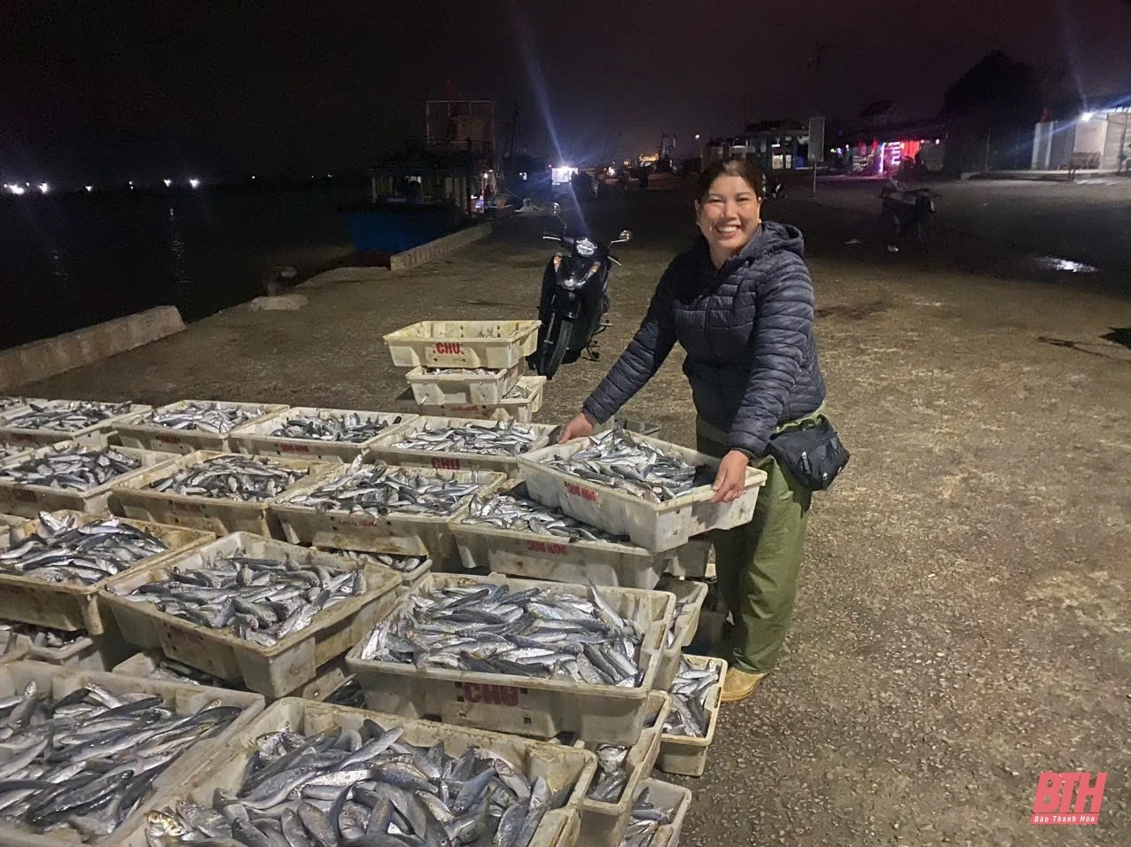 Cảng cá Hòa Lộc đảm bảo cho tàu thuyền bốc dỡ hàng hoá và tránh trú bão an toàn