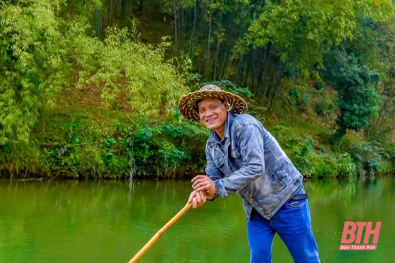 Chèo bè suối Chàm: Trải nghiệm bình yên ở Chiềng Lau