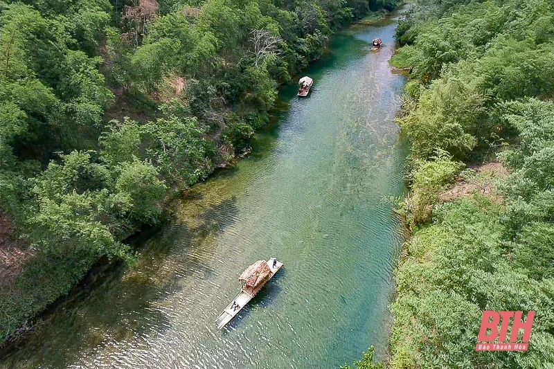 Chèo bè suối Chàm: Trải nghiệm bình yên ở Chiềng Lau