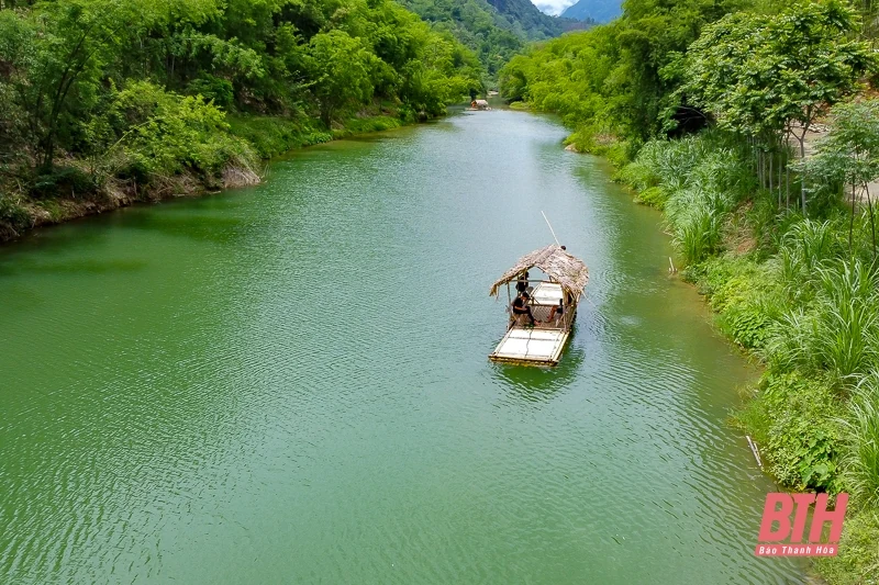 Chèo bè suối Chàm: Trải nghiệm bình yên ở Chiềng Lau