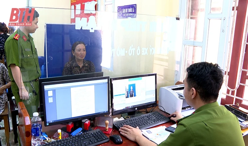 Cấp lại và cấp đổi giấy phép lái xe cho trên 13.000 hồ sơ theo hình thức trực tiếp và trực tuyến