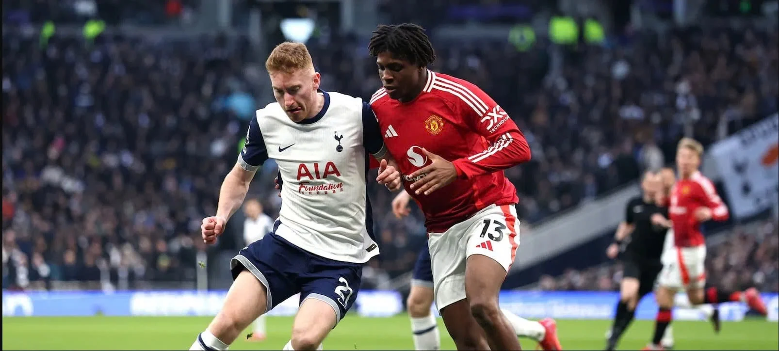 Hai huyền thoại của Man United nghĩ gì về mùa giải vừa qua của CLB cũ?