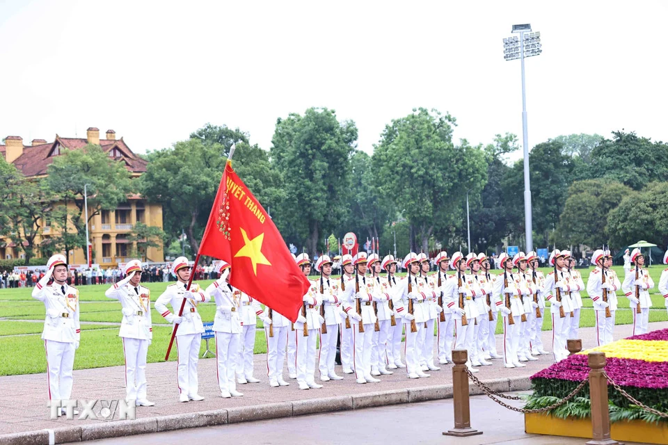 Lễ chào cờ đặc biệt kỷ niệm 135 năm Ngày sinh Chủ tịch Hồ Chí Minh