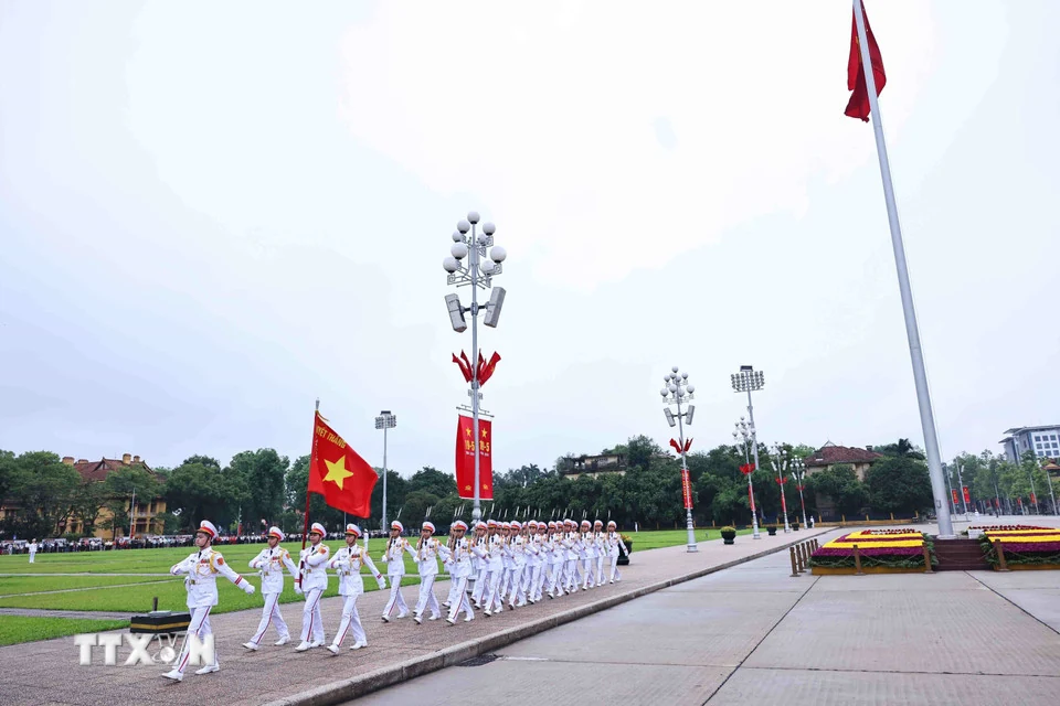 Lễ chào cờ đặc biệt kỷ niệm 135 năm Ngày sinh Chủ tịch Hồ Chí Minh