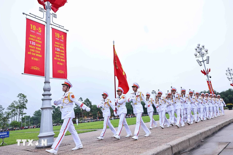 Lễ chào cờ đặc biệt kỷ niệm 135 năm Ngày sinh Chủ tịch Hồ Chí Minh