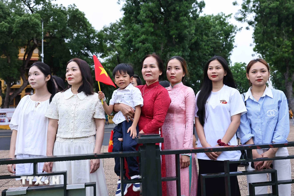 Lễ chào cờ đặc biệt kỷ niệm 135 năm Ngày sinh Chủ tịch Hồ Chí Minh