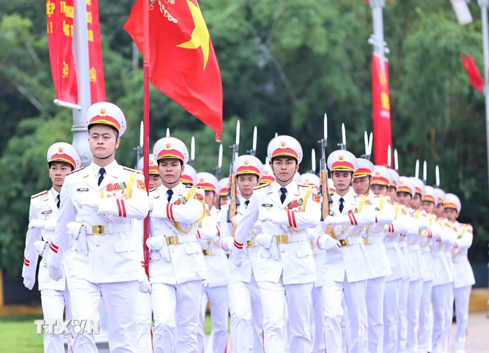 Lễ chào cờ đặc biệt kỷ niệm 135 năm Ngày sinh Chủ tịch Hồ Chí Minh