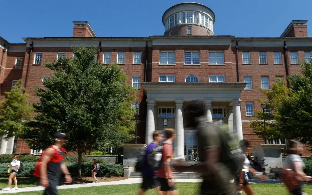 Hàng nghìn du học sinh phấp phỏng sau cú quay xe chính sách visa của Mỹ