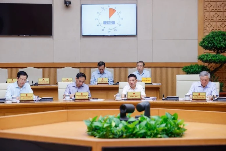 Thủ tướng: Quyết tâm cơ bản hoàn thành tháo gỡ điểm nghẽn thể chế ngay trong năm 2025