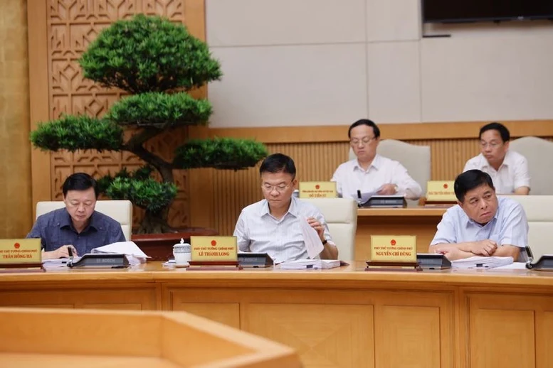 Thủ tướng: Quyết tâm cơ bản hoàn thành tháo gỡ điểm nghẽn thể chế ngay trong năm 2025