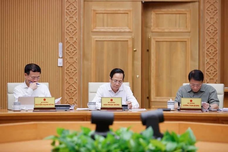 Thủ tướng: Quyết tâm cơ bản hoàn thành tháo gỡ điểm nghẽn thể chế ngay trong năm 2025