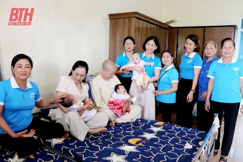 Hơn 5.000 trẻ mồ côi, trẻ có hoàn cảnh khó khăn được tặng quà Tết Thiếu nhi (1/6)