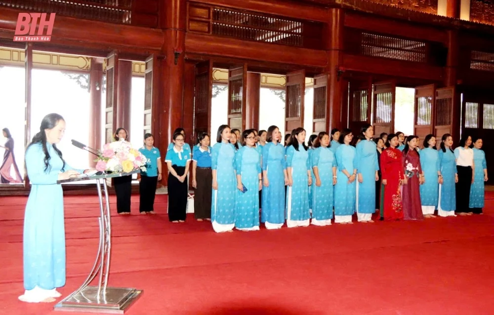 Đoàn công tác của Hội LHPN Việt Nam dâng hương tại một số địa danh trên địa bàn tỉnh Thanh Hóa