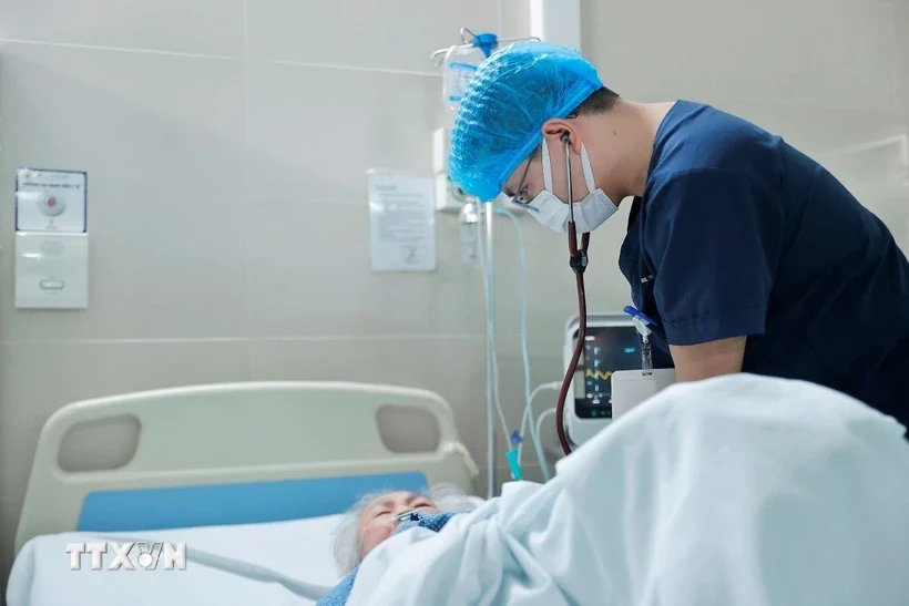 COVID-19 quay trở lại: Ai cần điều trị tại bệnh viện nếu mắc virus?