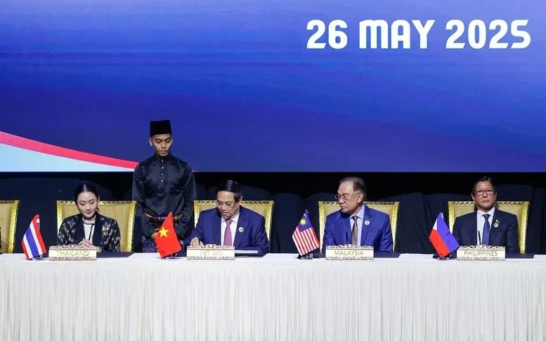 Thủ tướng cùng các nhà lãnh đạo ký Tuyên bố “ASEAN 2045: Tương lai chung của chúng ta”