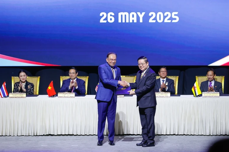 Thủ tướng cùng các nhà lãnh đạo ký Tuyên bố “ASEAN 2045: Tương lai chung của chúng ta”