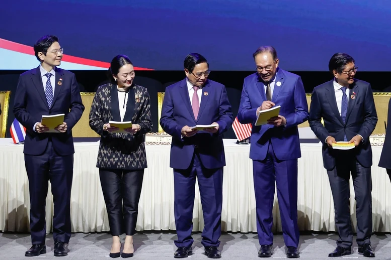 Thủ tướng cùng các nhà lãnh đạo ký Tuyên bố “ASEAN 2045: Tương lai chung của chúng ta”